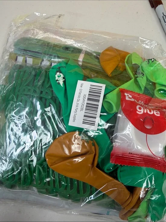 St. Patrick Party Balloon Decorations Kit - banner, Mylar balloons, glasses more