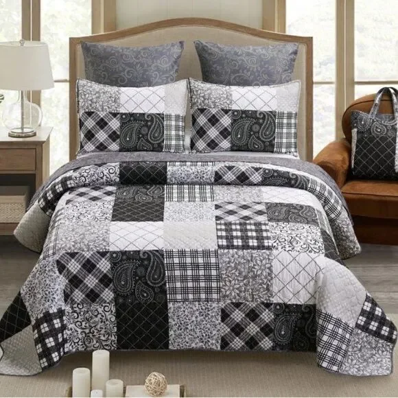 Black and White Reversible Patchwork Queen Quilt Set w/Matching Tote Bag