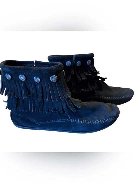 Minnetonka Women’s Size 8 Black Suede Fringe Moccasin Boots