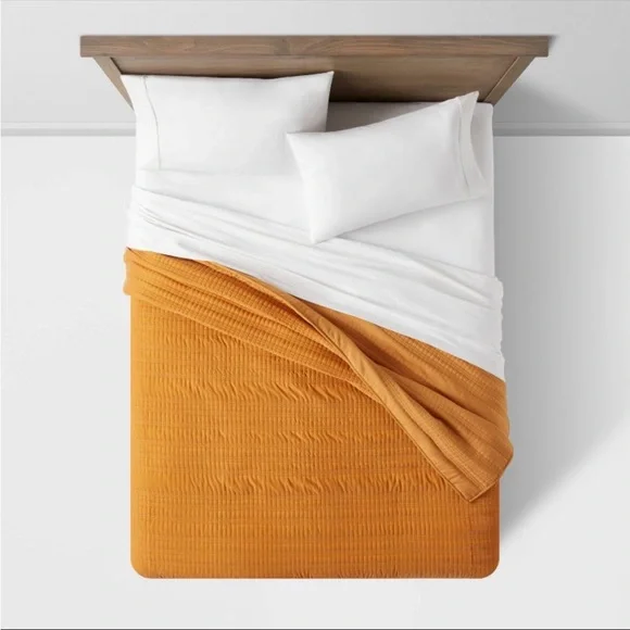 NWT FULL/QUEEN LOFTY VELVET QUILT DARK‎ GOLD THRESHOLD