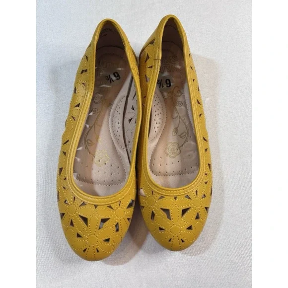 Mootsies Tootsies Charlann Women's‎ Flat Shoes 6.5M Gold/Yellow Faux Leather