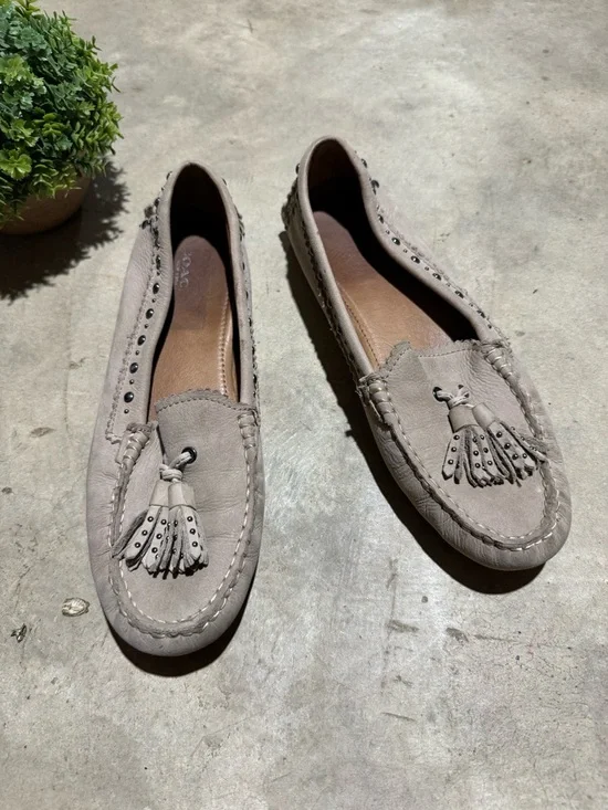 Coach Nordolk Beige Leather Loafers Sgoes Women Size 7.5 Tassel Studded Travel