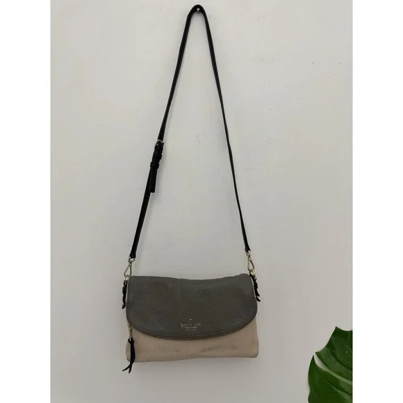 Kate‎ Spade New York creme/black purse w/ shoulder strap RN0102760 used