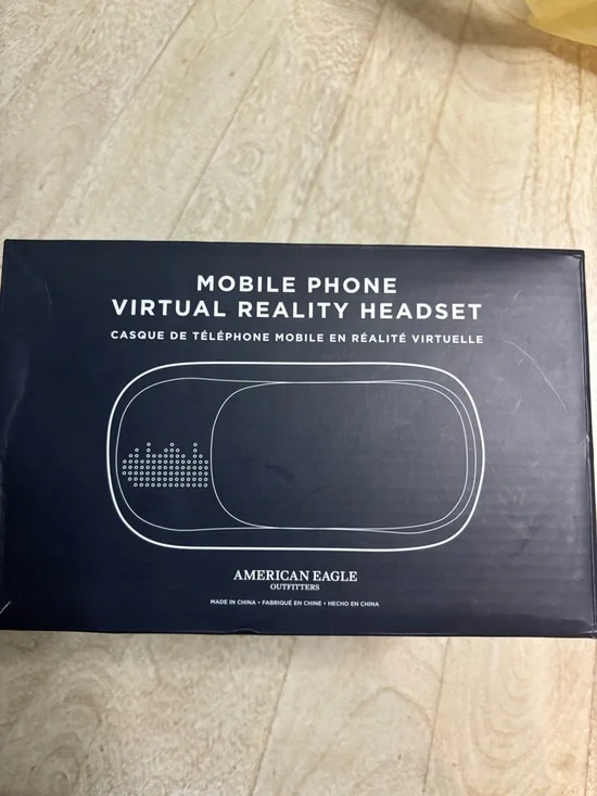 American Eagle Outfitters Black Mobile Phone VR Headset Boxed