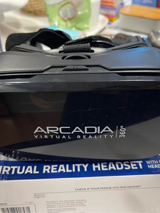 Arcadia Virtual Reality Headset in Black