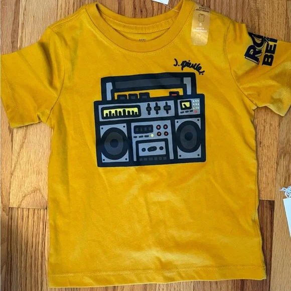 New gap size 5 T-shirt