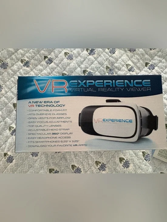 Virtual Reality Viewer - White and Black Never used taken out of box for photo