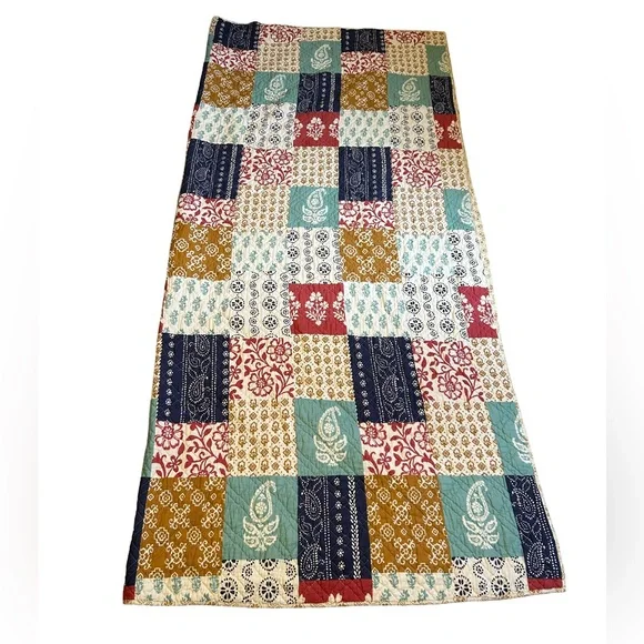 Levtex Home Jasmine Full‎ Patchwork Quilt with Matching Pillow Shams