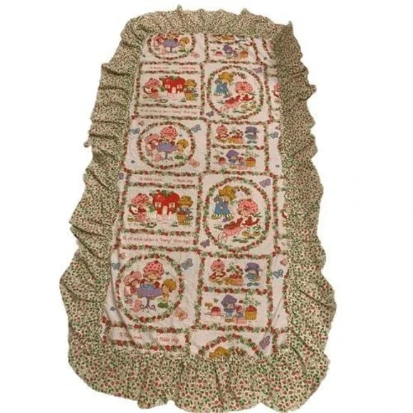 Vintage JC Penney Strawberry Shortcake Twin Bedspread Ruffled Cottagecore‎