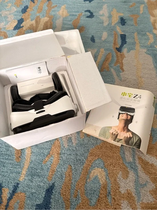 Xiaozhai Z4 Virtual Reality VR Glasses Headset with Bluetooth Remote