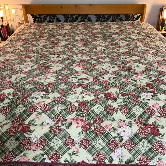 Peking Handicraft Floral Patchwork Quilt Reversible Pink Green Queen 86x90