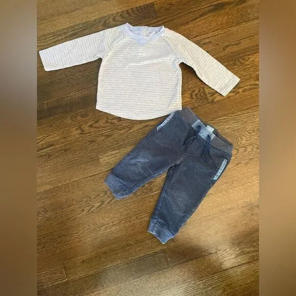 Gap outfit size 12-18 months