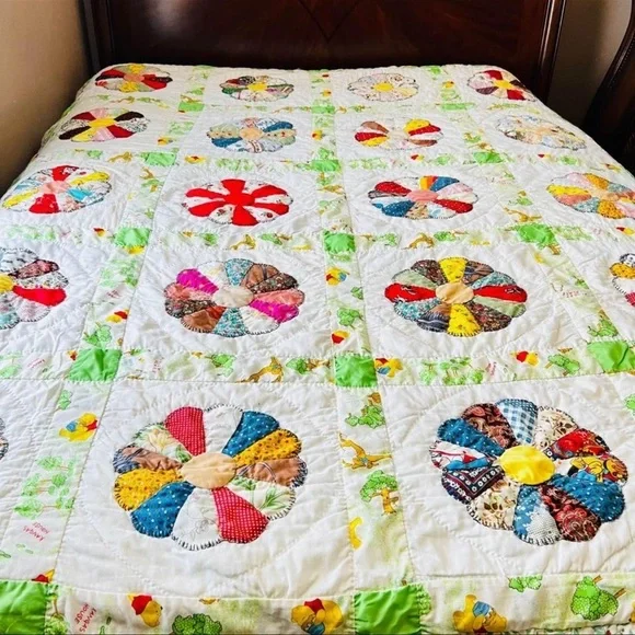 68”x82” Twin Size Homemade Hand Stitched Dresden Plates Quilt for kids room.