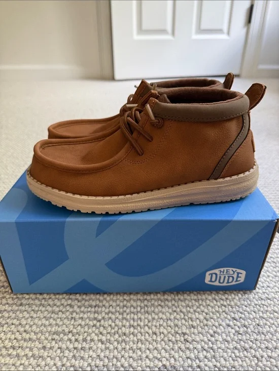 NIB - Hey Dude Wally Classic Tan Lace-Up Moccasin Boot