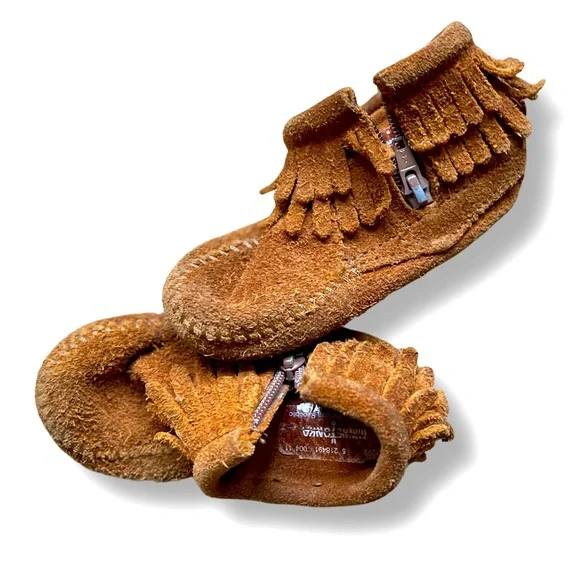 Minnetonka Tiny Moccasins Size‎ 5 Baby Girls Soft Leather Shoes