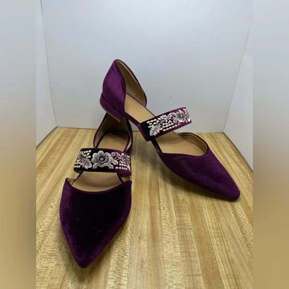 BETTYE Jamisen Burgundy Velvet Pointed Toe Floral Embroidered Strap Flats Sz 10M