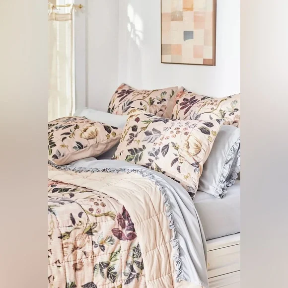 Anthro SEREN VELVET FLORAL QUILT Style No.  4540I080AA Mauve California King