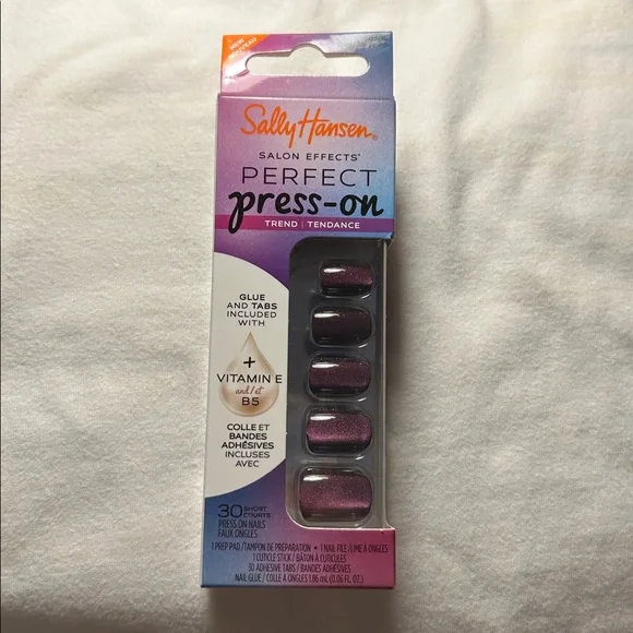 Free w/Bundle New Sally Hansen 30pc Press-on Nails 💅 Set Purple Short Length