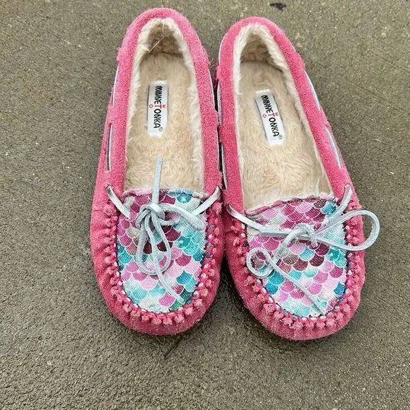 Minnetonka Girls Pink Moccasin Slippers with Mermaid Scale Accent