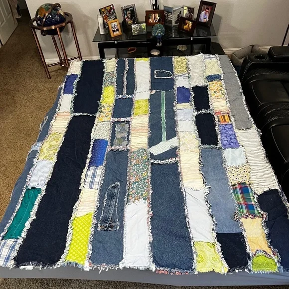 NWTHand Made Rag Quilt