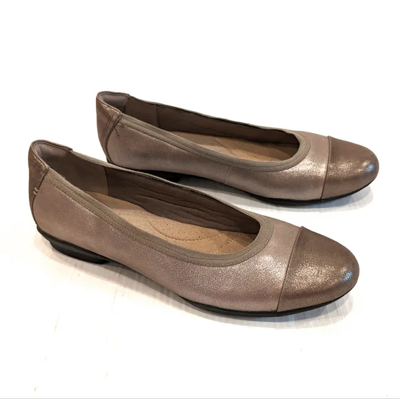 CLARKS Sara Orchid Cap Toe Metallic Leather Size 9.5