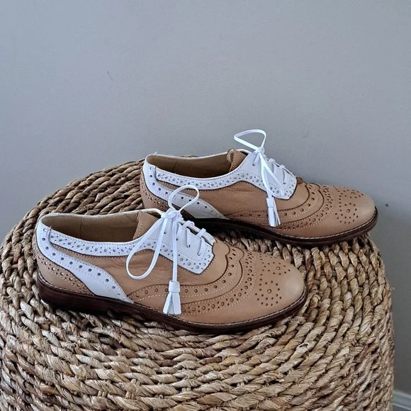 NWOT Girotti Womens Italian‎ Tan/White Leather Wingtip Oxford Shoes EU37US6.5