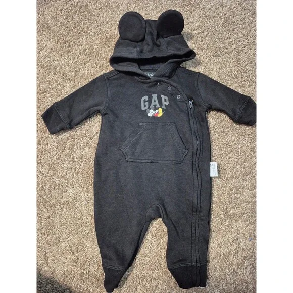 Baby gap X Disney bunting size 0-3 months