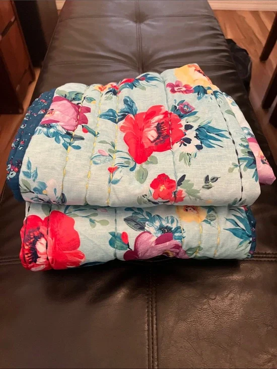 The Pioneer Woman Floral King pillow cases (2) Cases only NO quilt
