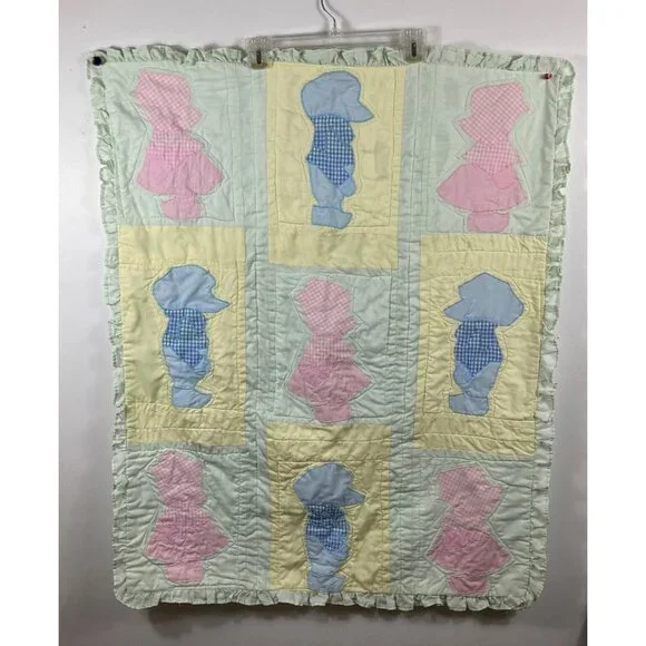 Vintage Handmade Baby Quilt Dutch Boy & Girl with Sunbonnet 32 x 40‎