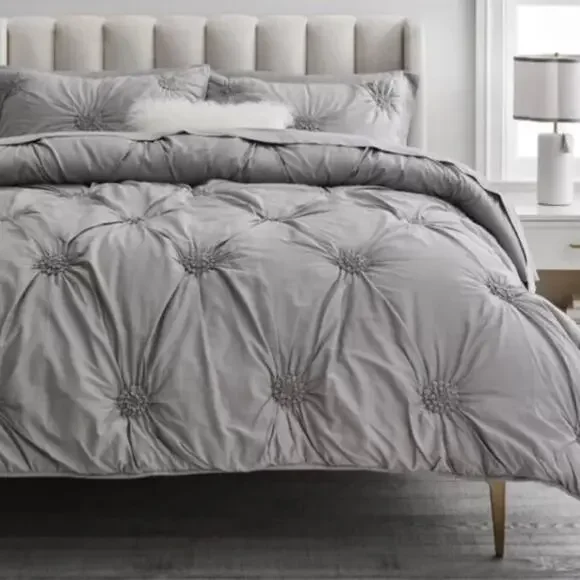 Pottery Barn Ruched Rosette Quilt in Grey Size Twin