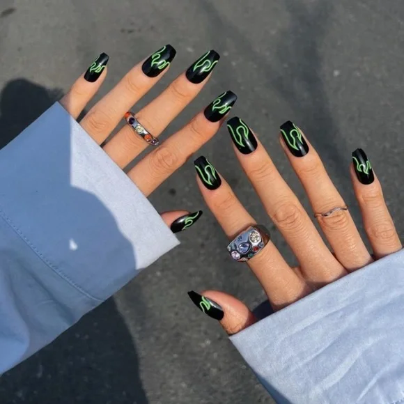 Elegant Black and Green Nail Set