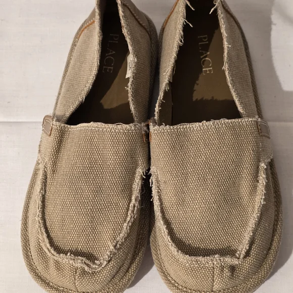 Childrens Place Beige Canvas Slip-Ons Sz 3, Boat Shoes