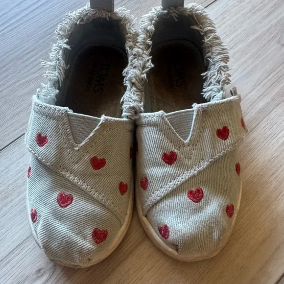 TOMS Kids' Shoes -  Red Heart on light blue