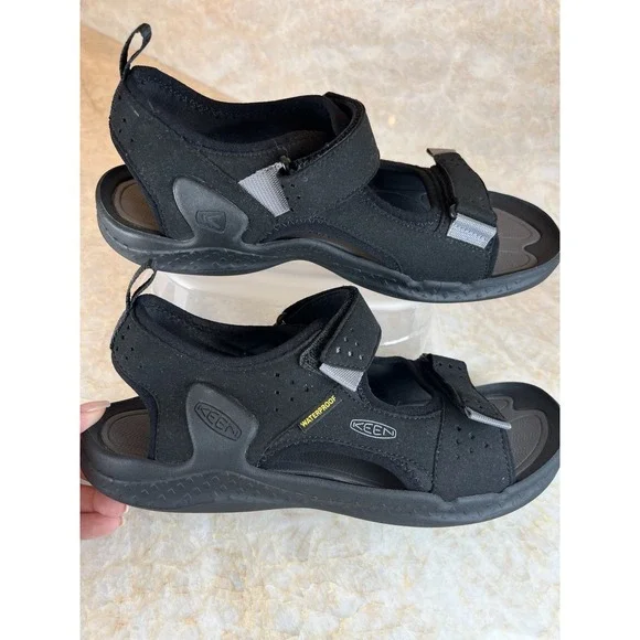 KEEN Men's Drift Creek Sandals US Size 10.5 Black Water Shoes Open Toe Slip On