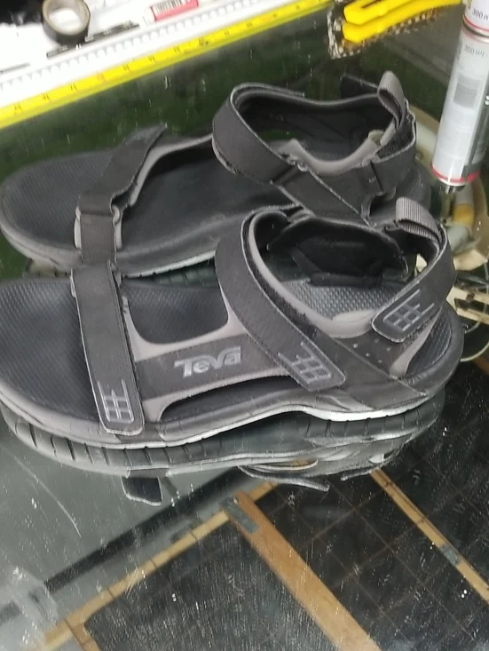 TEVA Mens Size 10 Minam Black Waterproof Hiking Strap Sandals Mint.