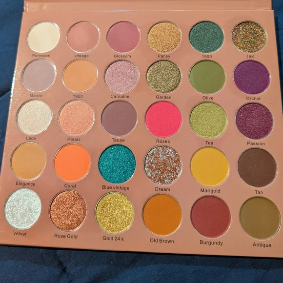 Jacy‎ Cosmetics Vintage Rose Eyeshadow Palette
