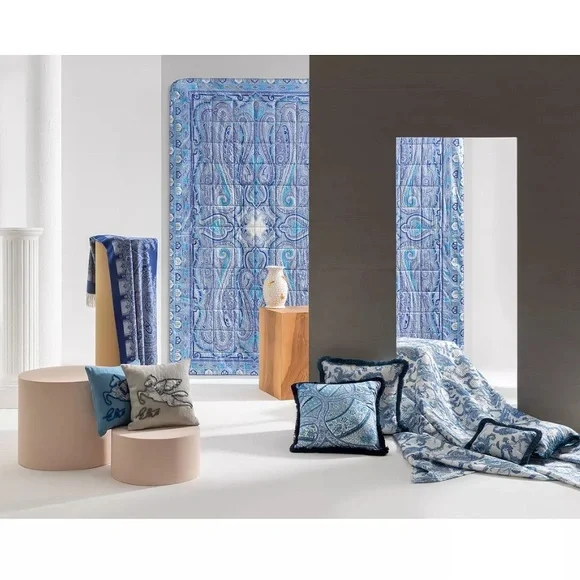 ETRO Home Loures Queen Quilted Bedspread, Paisley White & Blue, New with Tag