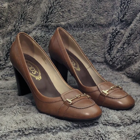 Tod's Brown Leather Loafer Pumps With Gold Accents Sz EU 38/ US 7