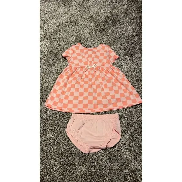 Carter’s baby outfit size 6mos C17-23