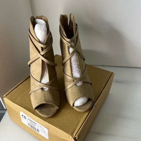 Journee collection taupe‎ samara peep toe stiletto size 10