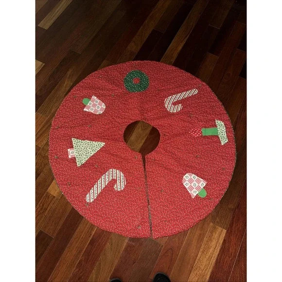 Vintage Quilted Tree Skirt‎
