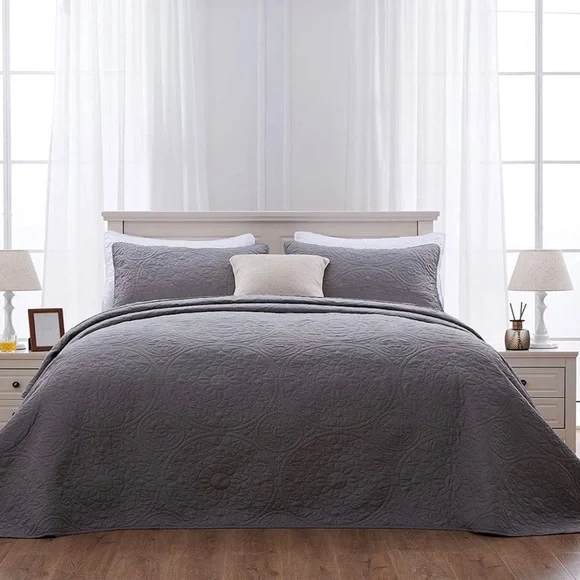 King ash grey quilt with two pillow shams