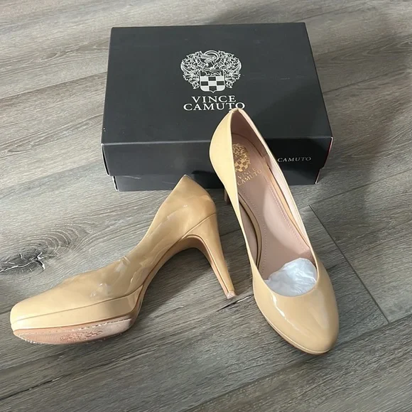 Vince Camuto beige patent leather heels