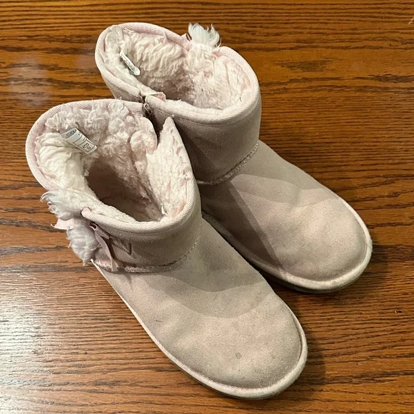 Girls Koolaburra Light Pink Shearling Winter Boots size 4
