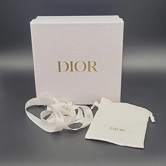 DIOR Gift box with ribbon, tissue, drawstring bag, White/gold, Medium
