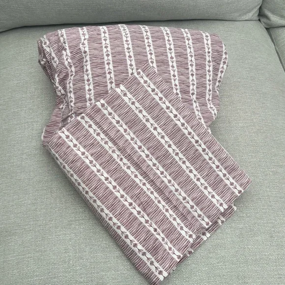Anthrology twin size mauve floral color fitted sheet and pillow cover set