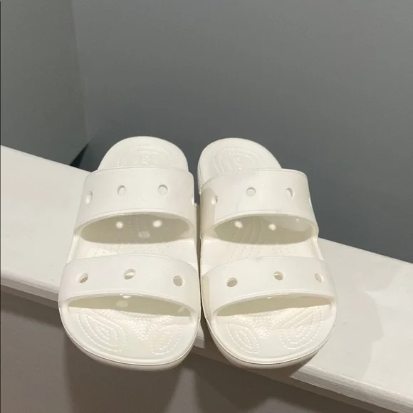 CROCS White CROCS Slide Sandals men's 7 women's 9 worn once 14 holes for charms