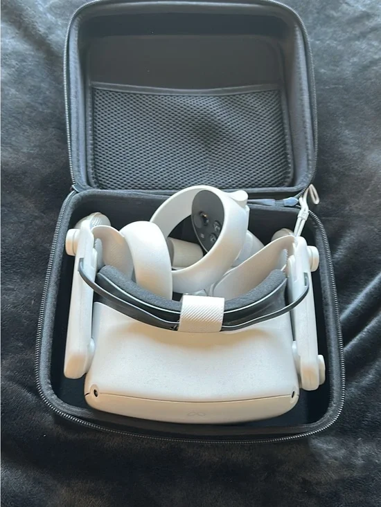 VR headset meta quest 2 full set, speakers,case,charging station