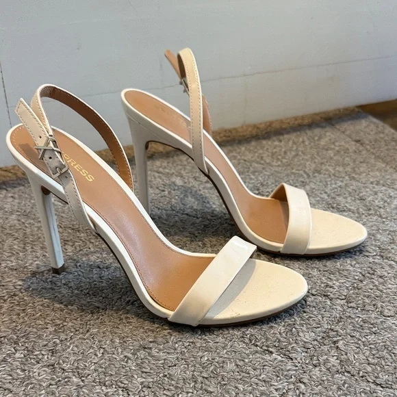 Express Women's Elegant white/ Cream Heels‎ size 9