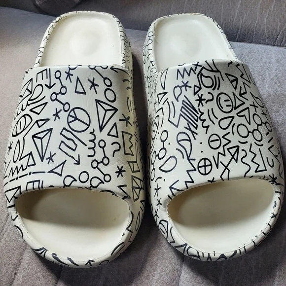 Crème (Grafitti) FashionSlides Size 44-45 (Unisex)